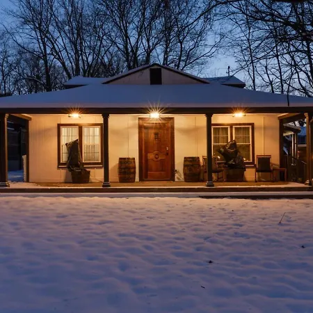 East One Level With Big Yard Holiday home Nashville