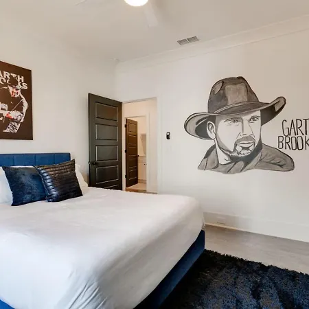 Mural The Gulch Townhome Near Broadway | Sleeps 12 *