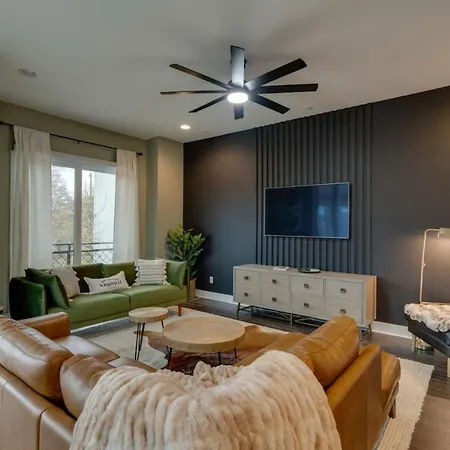 Luxury Townhome! Rooftop-game Room! Near Broadway! Holiday home *