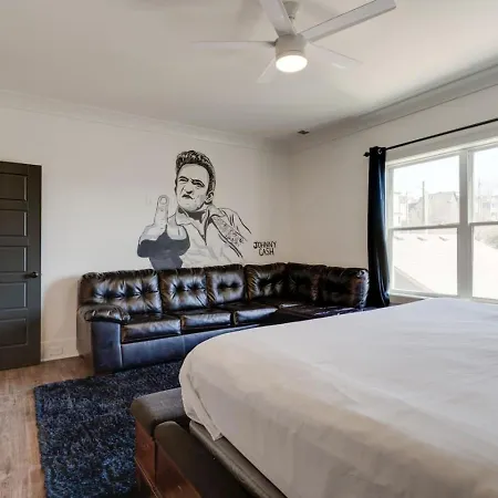 Holiday home Mural The Gulch Townhome Near Broadway | Sleeps 12 *