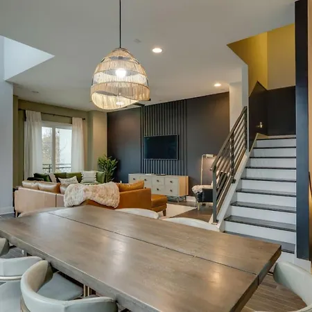 Luxury Townhome! Rooftop-game Room! Near Broadway! Holiday home Nashville