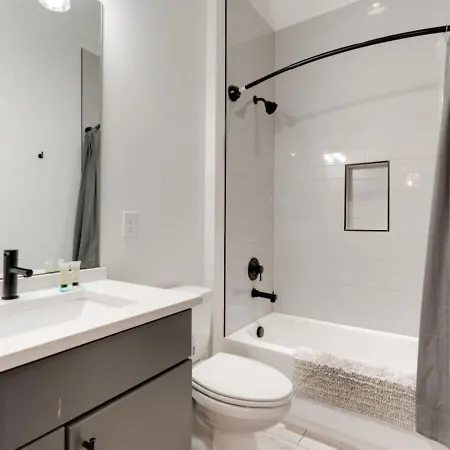 Mural The Gulch Townhome Near Broadway | Sleeps 12 * Nashville