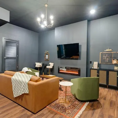 Luxury Townhome! Rooftop-game Room! Near Broadway! *
