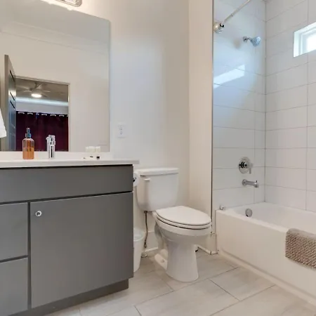 Holiday home Mural The Gulch Townhome Near Broadway | Sleeps 12 *