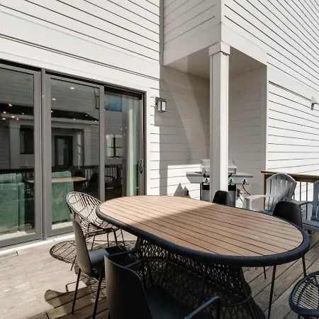 Mural The Gulch Townhome Near Broadway | Sleeps 12 Holiday home *