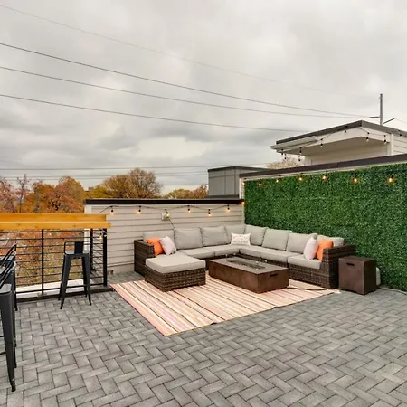 Luxury Townhome! Rooftop-game Room! Near Broadway! Holiday home Nashville