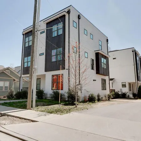 Mural The Gulch Townhome Near Broadway | Sleeps 12 Holiday home *