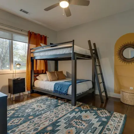 Luxury Townhome! Rooftop-game Room! Near Broadway!