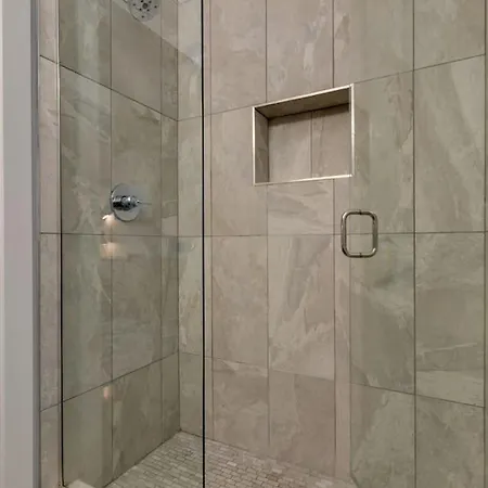 Luxury Townhome! Rooftop-game Room! Near Broadway! Nashville