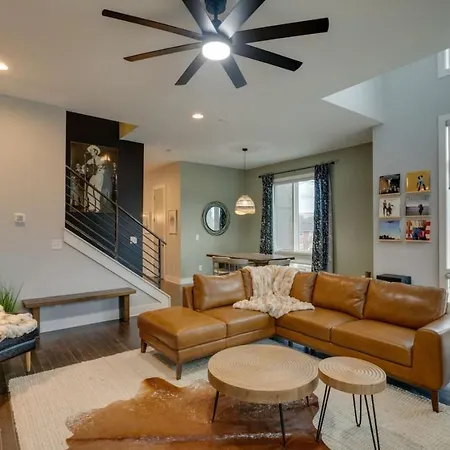 Holiday home Luxury Townhome! Rooftop-game Room! Near Broadway! Nashville