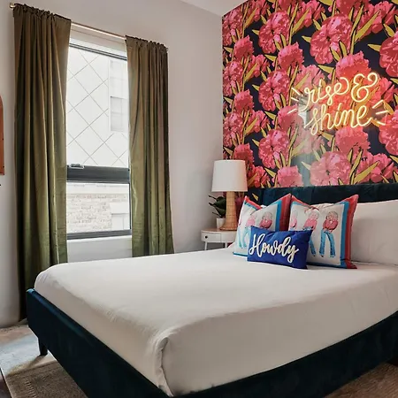 Holiday home Modern Music Row With King & Queen Bedrooms + Private Balcony Pool & Fitness Center Walk To Rca B & Local Dining Under 2 Miles To Broadway Garage Parking Elevator Access 24 Hr Hospitality *