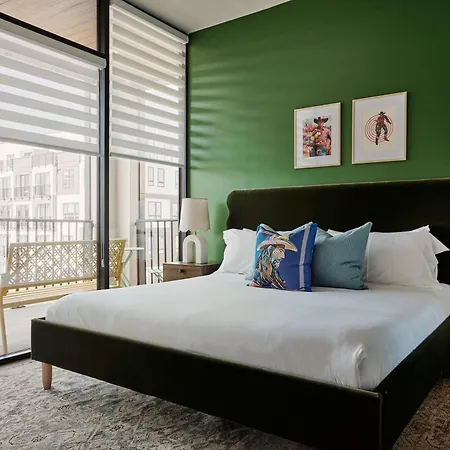Modern Music Row With King & Queen Bedrooms + Private Balcony Pool & Fitness Center Walk To Rca B & Local Dining Under 2 Miles To Broadway Garage Parking Elevator Access 24 Hr Hospitality Nashville
