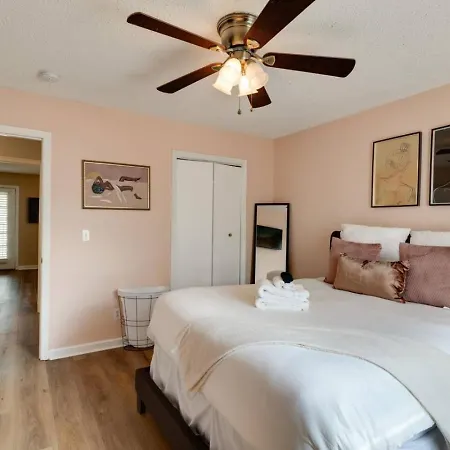 Prime Location With Balcony Near Broadway And Golf Apartment