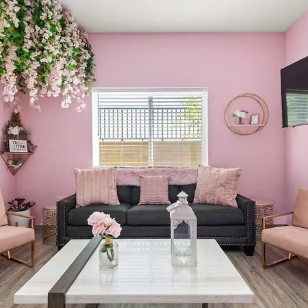 4br Condo, Sleeps 13 Near Broadway Apartment *