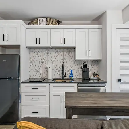 Stylish Multi-level Retreat Rooftop & Pool Table * Nashville