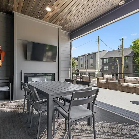 Holiday home Stylish Multi-level Retreat Rooftop & Pool Table Nashville