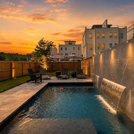 Stylish Multi-level Retreat Rooftop & Pool Table * Nashville