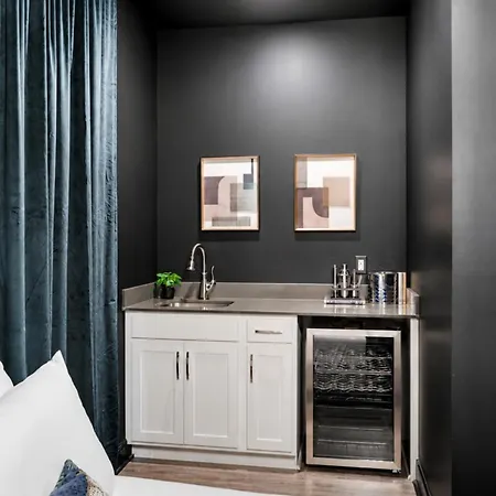 Funtastic 4 Bdr In The Nations Holiday home Nashville