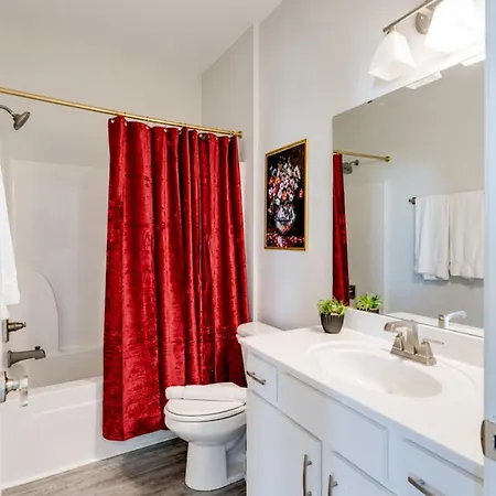Funtastic 4 Bdr In The Nations Holiday home Nashville