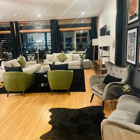 A Spacious With Amazing Views And Elevated Outdoor Spaces Holiday home