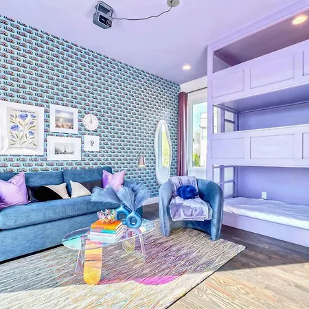 Taylor Swift Inspired Hot Tub Rooftop Deck Views *