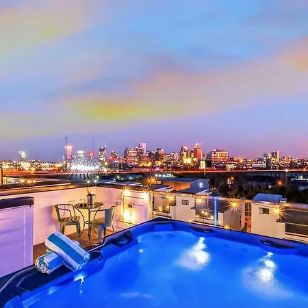 Taylor Swift Inspired Hot Tub Rooftop Deck Views Holiday home