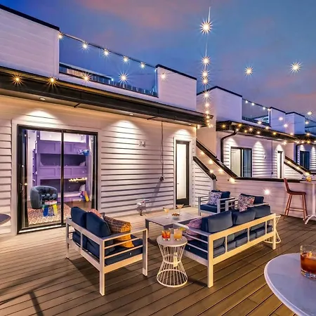 Taylor Swift Inspired Hot Tub Rooftop Deck Views Holiday home