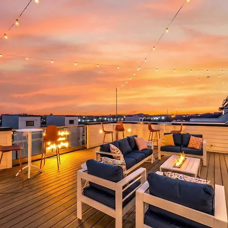 Holiday home Taylor Swift Inspired Hot Tub Rooftop Deck Views *