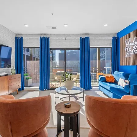 Honky Tonk Hideaway Walk To Broadway W Gym, Pool, Parking Holiday home *