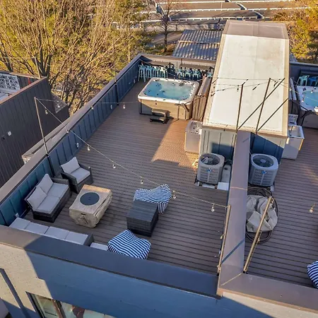 Twin Homes Rooftop Deck Hot Tub Outdoor Kitchen Holiday home *