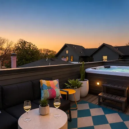 Holiday home Giddy Up Hot Tub, 4 King Suites, Near Broadway Nashville