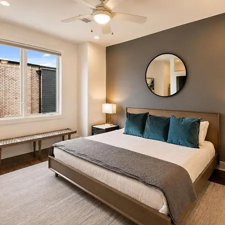 Modern West End Oasis Rooftop Views Nashville