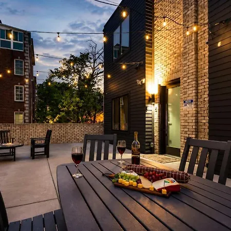 Holiday home Modern West End Oasis Rooftop Views Nashville