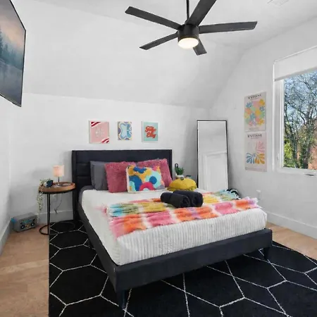 Group Friendly 2 Homes Sleeps 15 Nashville