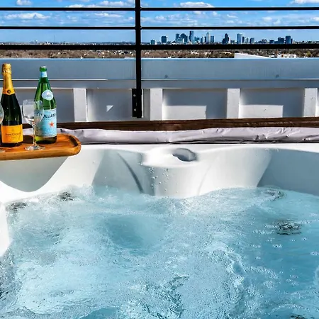 Modern Rooftop & Hot Tub *