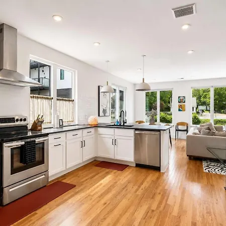 Townhouse With Rooftop & Modern Comfort * Nashville