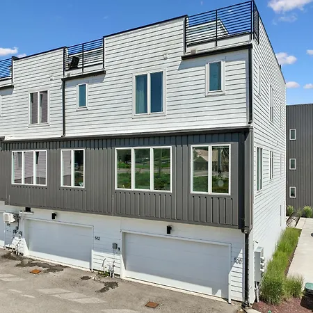 Townhouse With Rooftop & Modern Comfort Holiday home Nashville