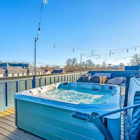 Holiday home Rooftop Deck Hot Tub Game Downtown *