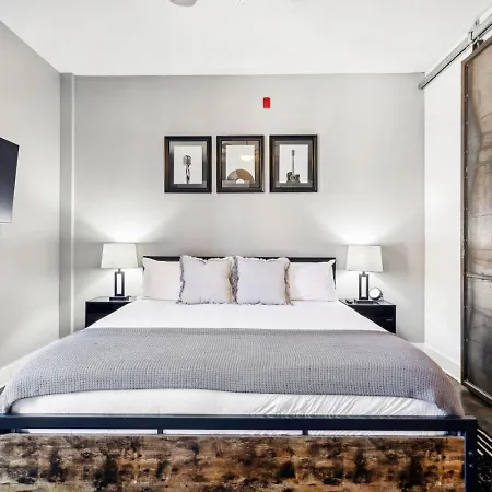 Holiday home Legends Loft Modern Near Vandy On West End