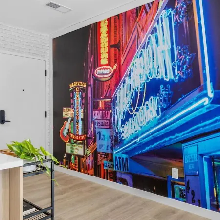 Honky Tonk Hideaway Walk To Broadway W Gym, Pool, Parking * Nashville