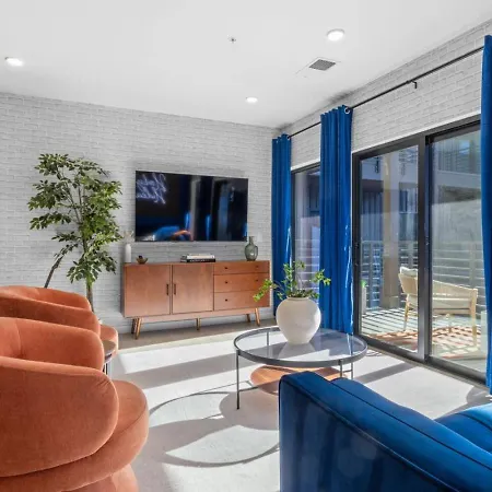 Honky Tonk Hideaway Walk To Broadway W Gym, Pool, Parking Holiday home *