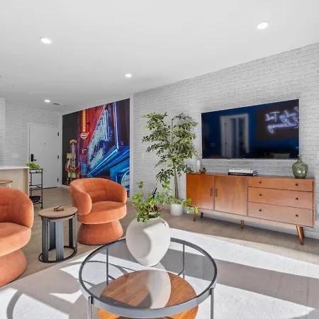 Holiday home Honky Tonk Hideaway Walk To Broadway W Gym, Pool, Parking