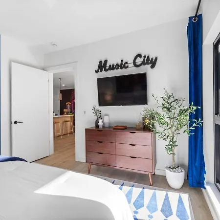 Honky Tonk Hideaway Walk To Broadway W Gym, Pool, Parking Holiday home