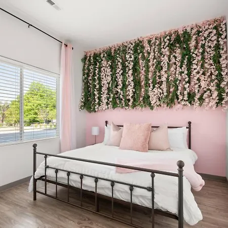 Apartment 4br Condo, Sleeps 13 Near Broadway