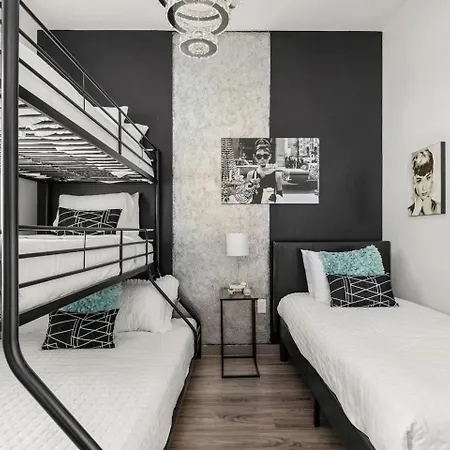 Apartment 4br Condo, Sleeps 13 Near Broadway *