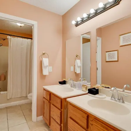 Prime Location With Balcony Near Broadway And Golf *