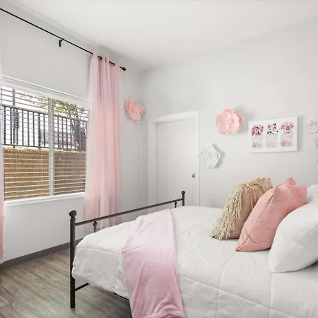 Apartment 4br Condo, Sleeps 13 Near Broadway