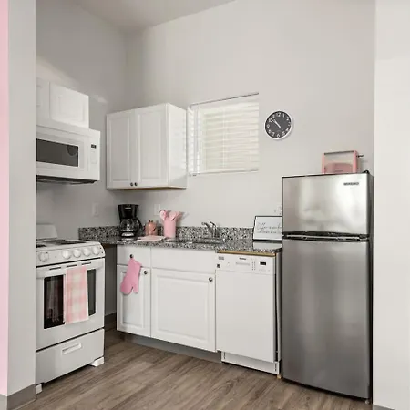 Apartment 4br Condo, Sleeps 13 Near Broadway *