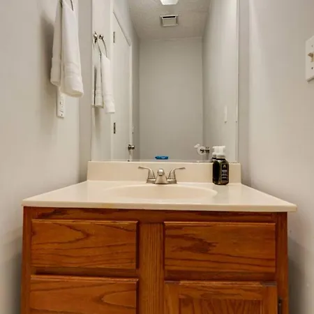 Prime Location With Balcony Near Broadway And Golf