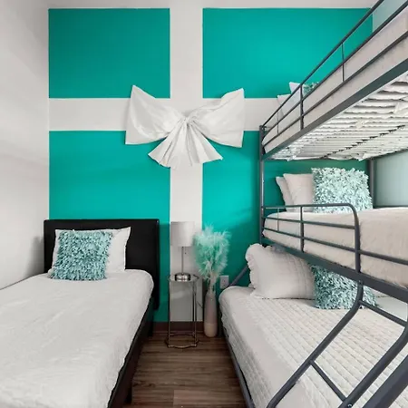 4br Condo, Sleeps 13 Near Broadway Apartment *